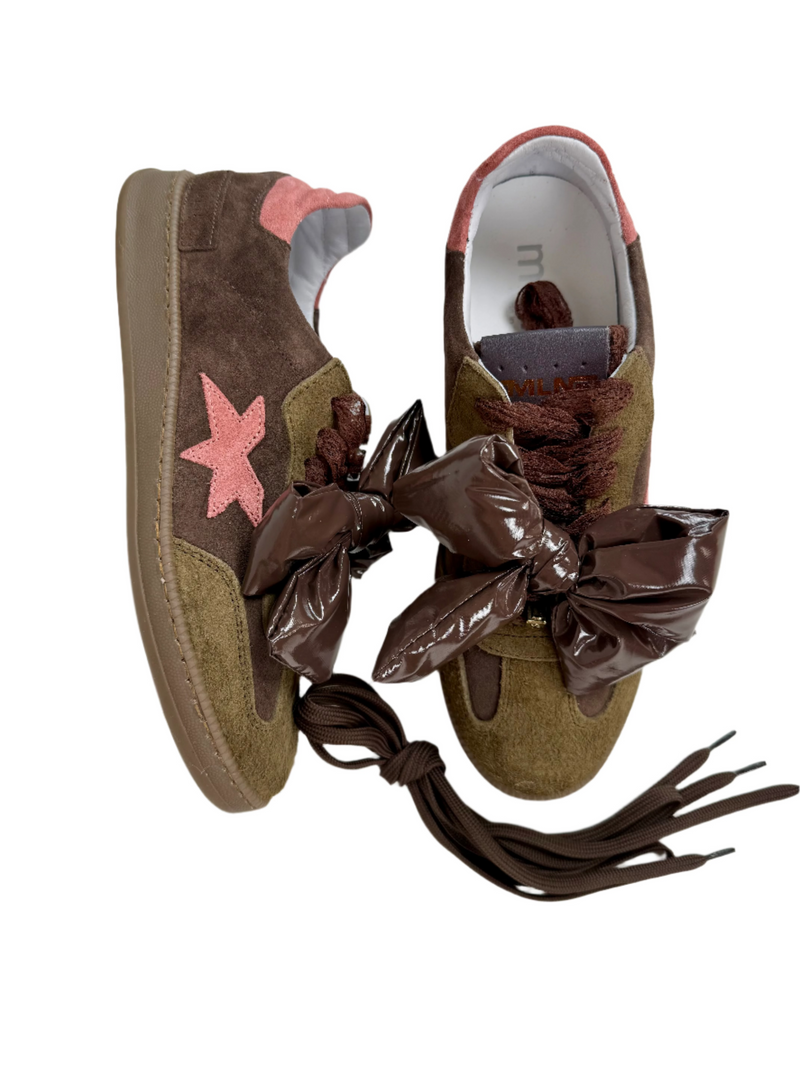 Load image into Gallery viewer, Brown sneakers with a pink star and brown laces meline