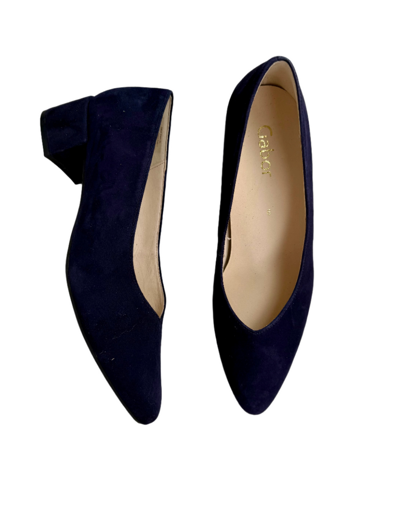 Load image into Gallery viewer, navy gabor shoes