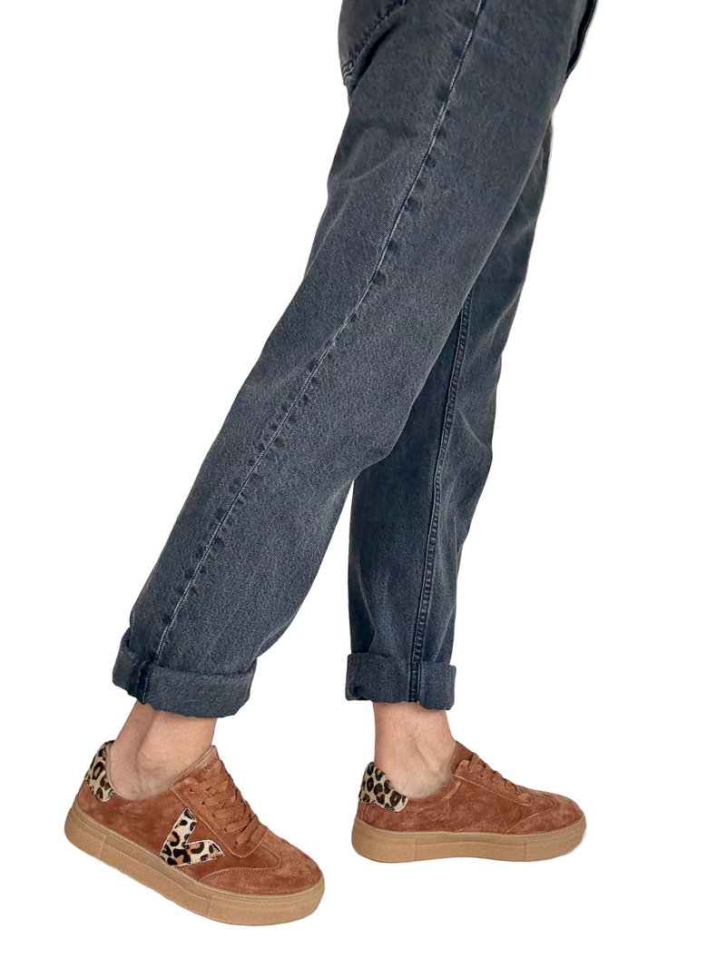 Load image into Gallery viewer, brown suede drilley trainers