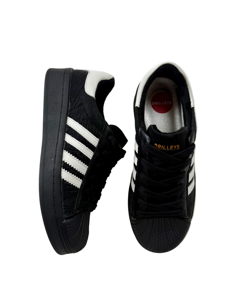 Load image into Gallery viewer, black drilley sneakers