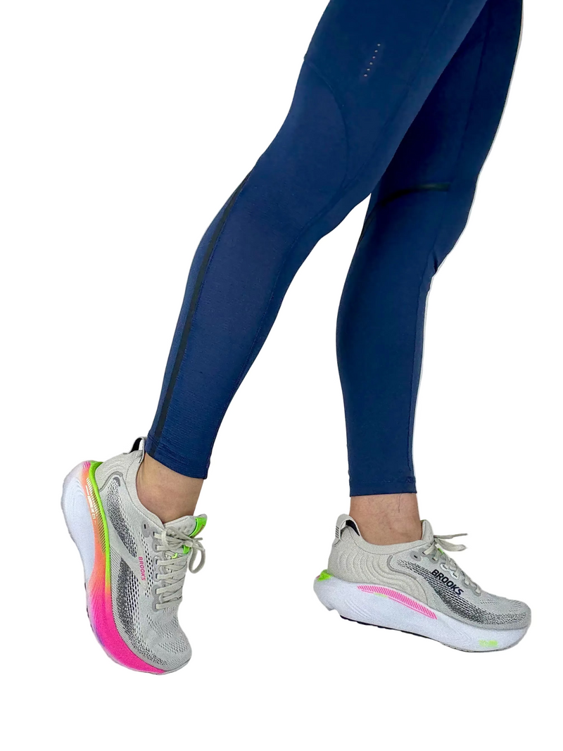 Load image into Gallery viewer, womens wide fitting brooks trainers