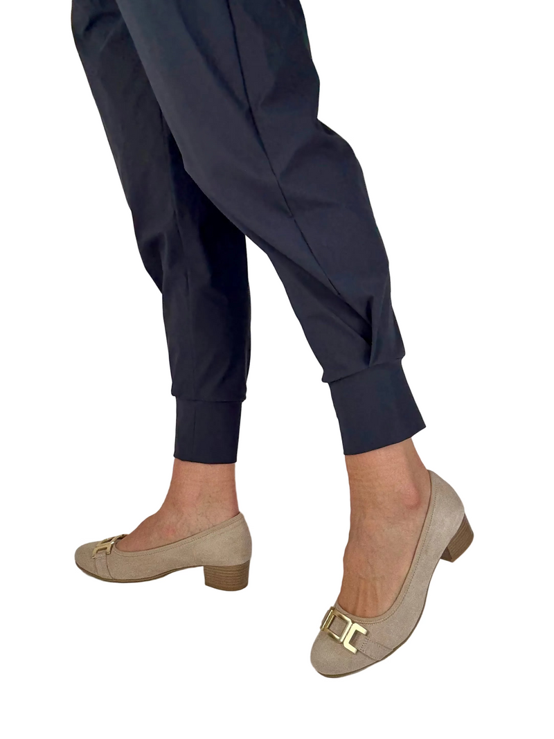 Load image into Gallery viewer, wide fitting court shoes