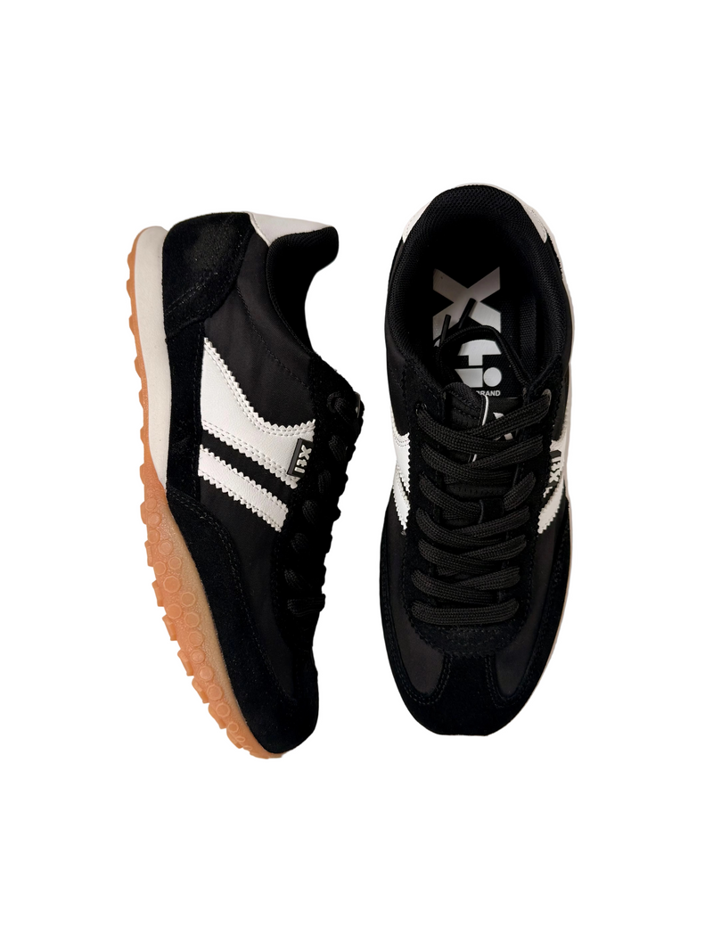 Load image into Gallery viewer, black xti trainers