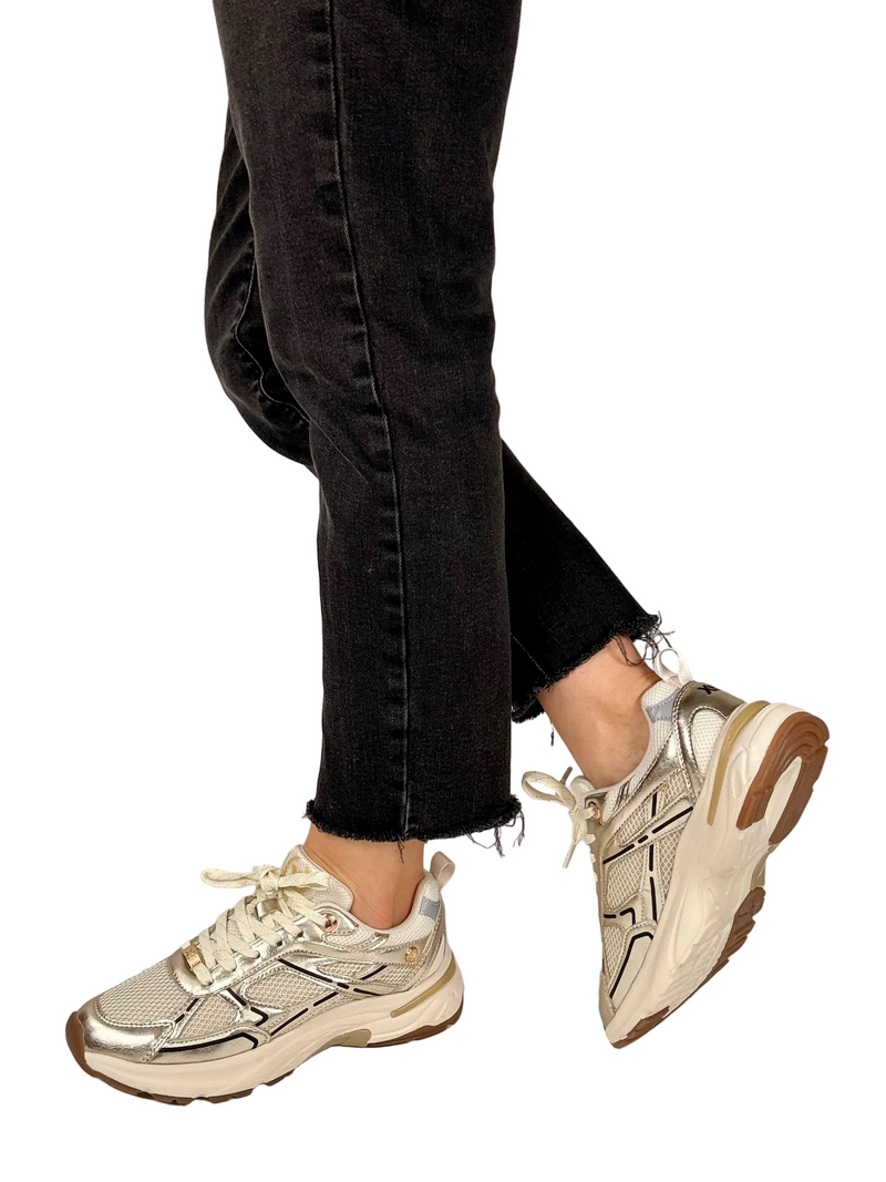 Load image into Gallery viewer, xti gold trainers