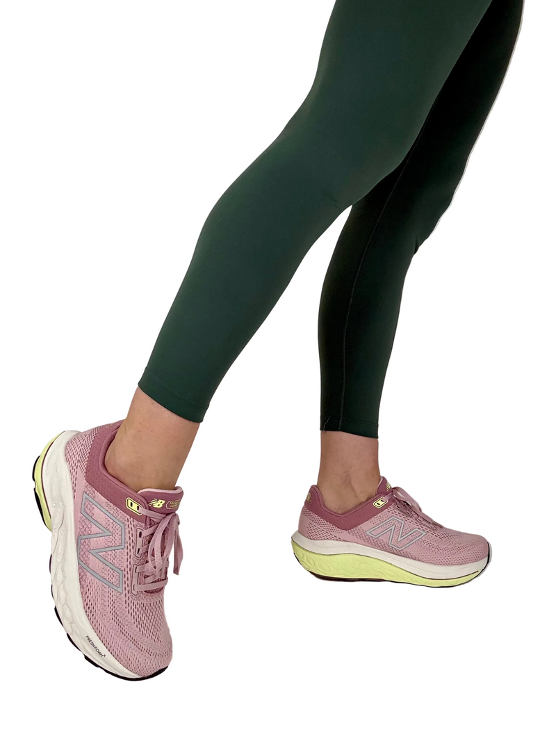 Load image into Gallery viewer, wide fit trainers new balance