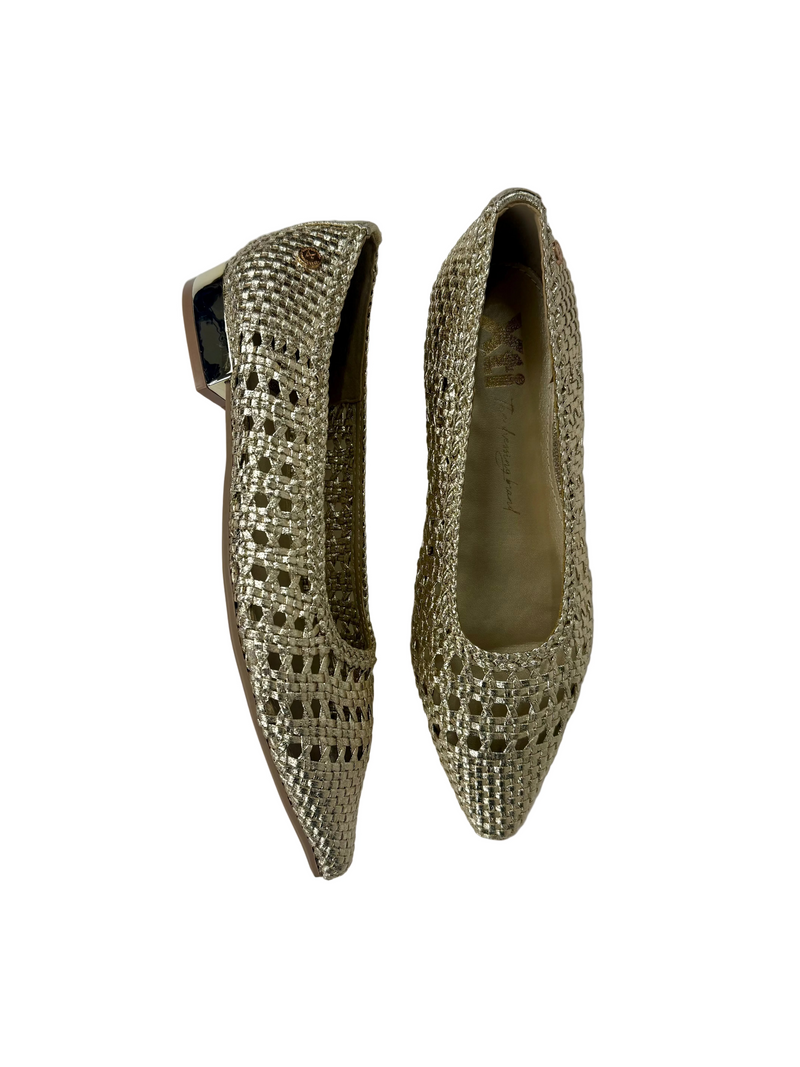 Load image into Gallery viewer, ladies gold flats