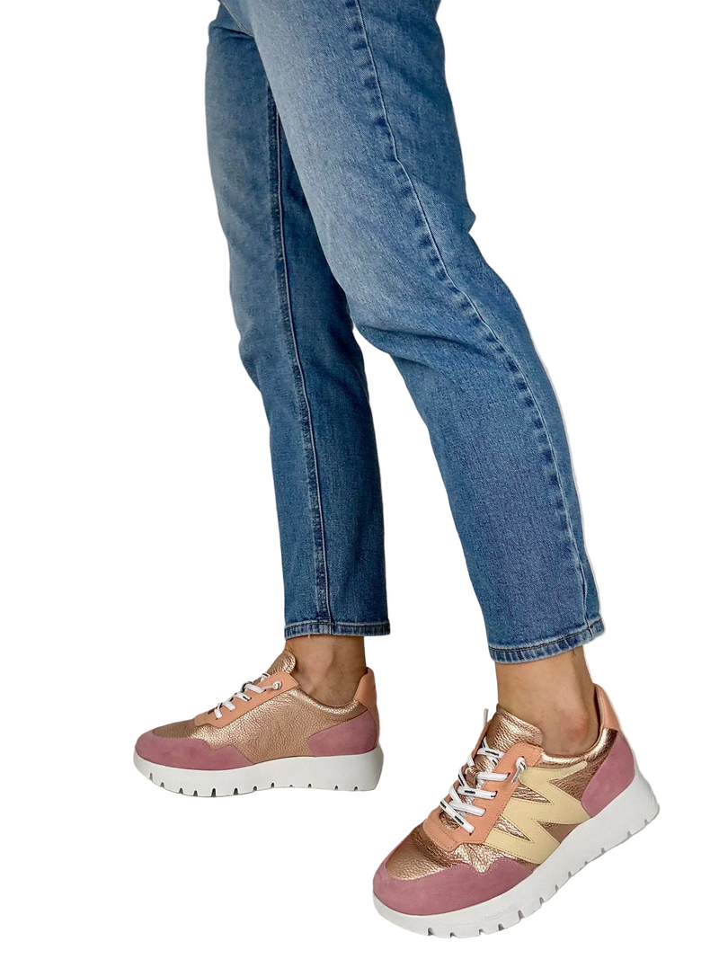 Load image into Gallery viewer, pink wonders trainers