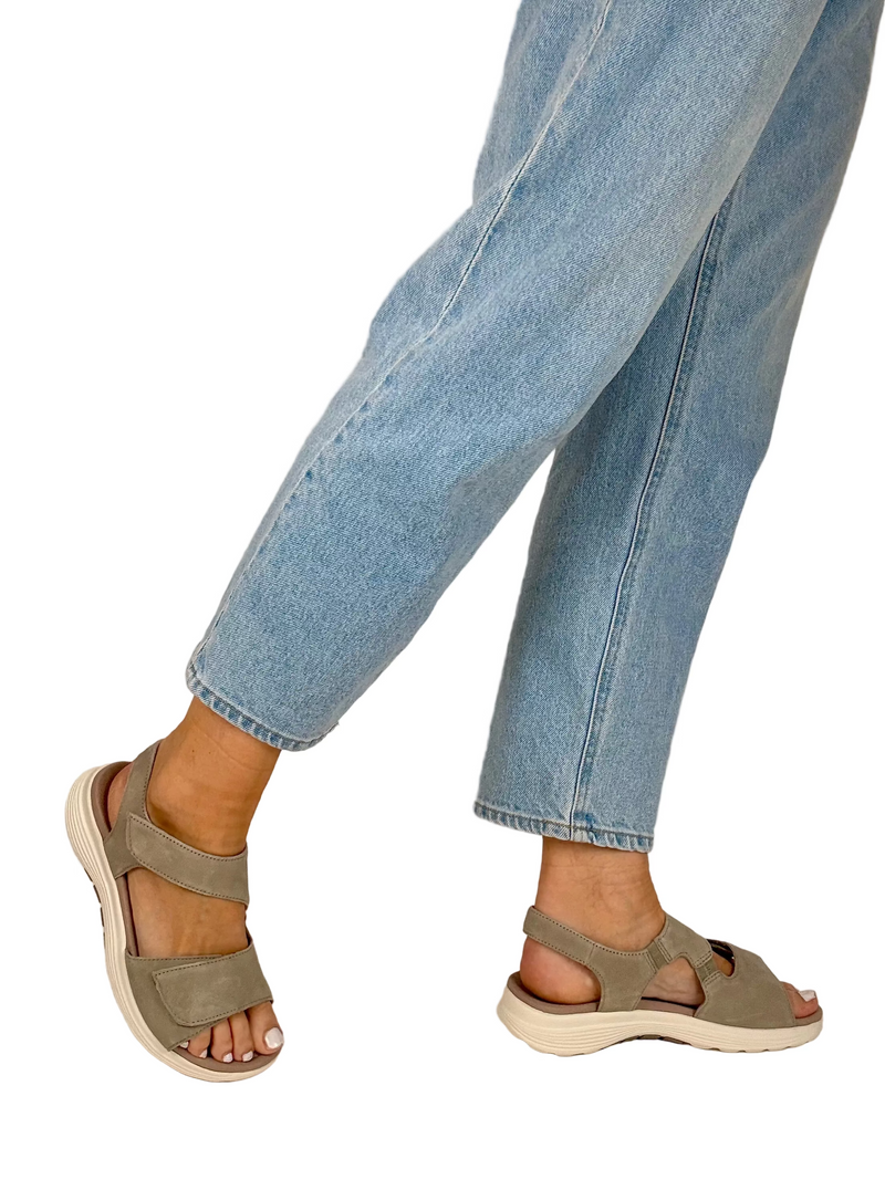 Load image into Gallery viewer, rolling soft sandals