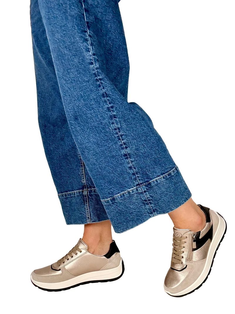 Load image into Gallery viewer, wide fit mettalic trainers