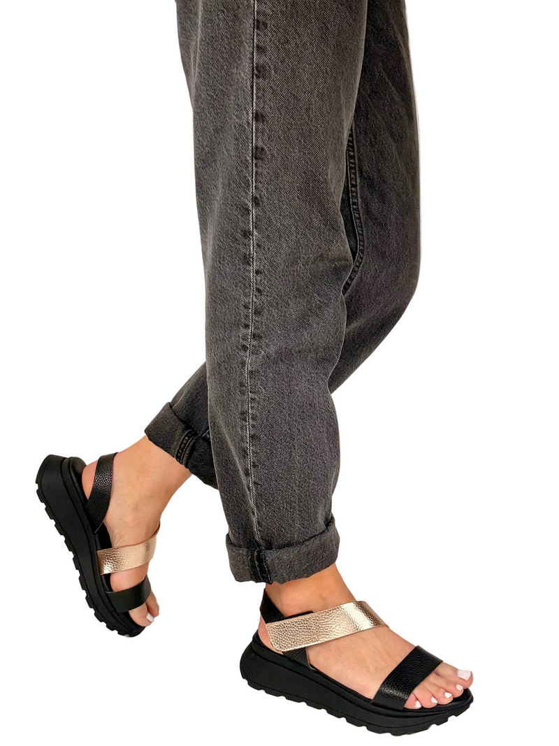 Load image into Gallery viewer, low wedge sandals