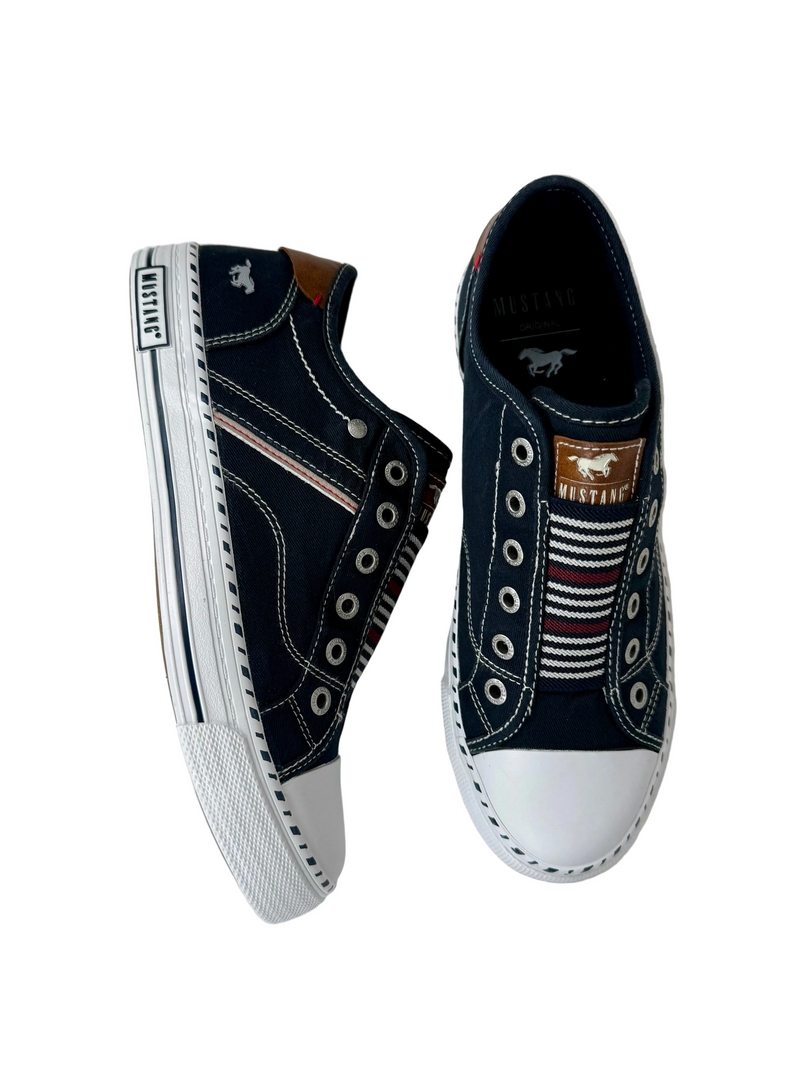 Load image into Gallery viewer, navy canvas shoes