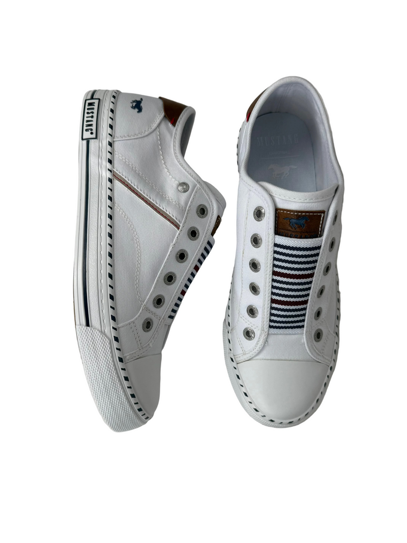 Load image into Gallery viewer, white canvas trainers