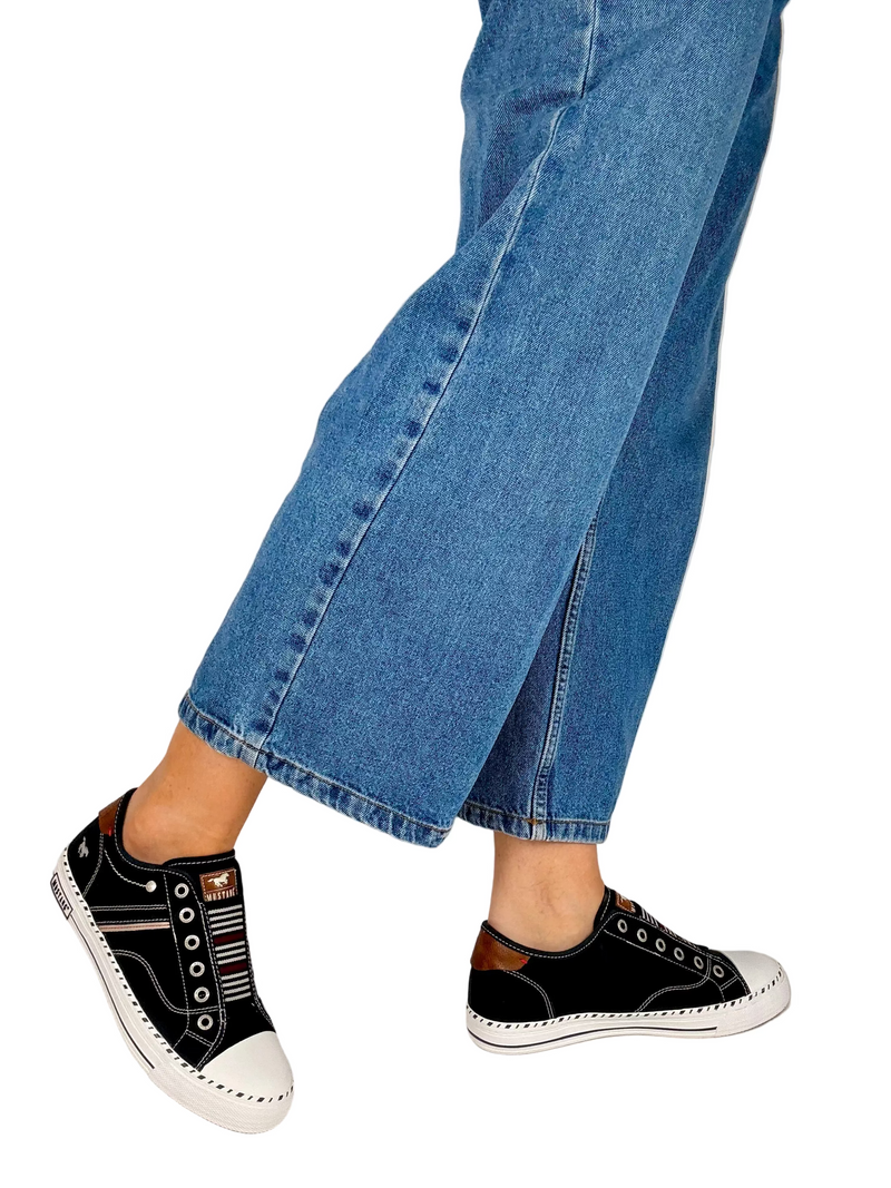 Load image into Gallery viewer, navy canvas summer shoes for women