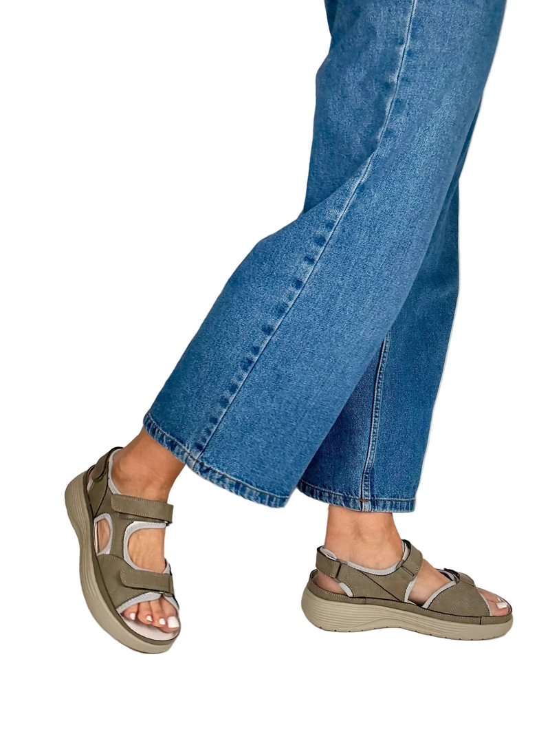 Load image into Gallery viewer, g comfort sandals