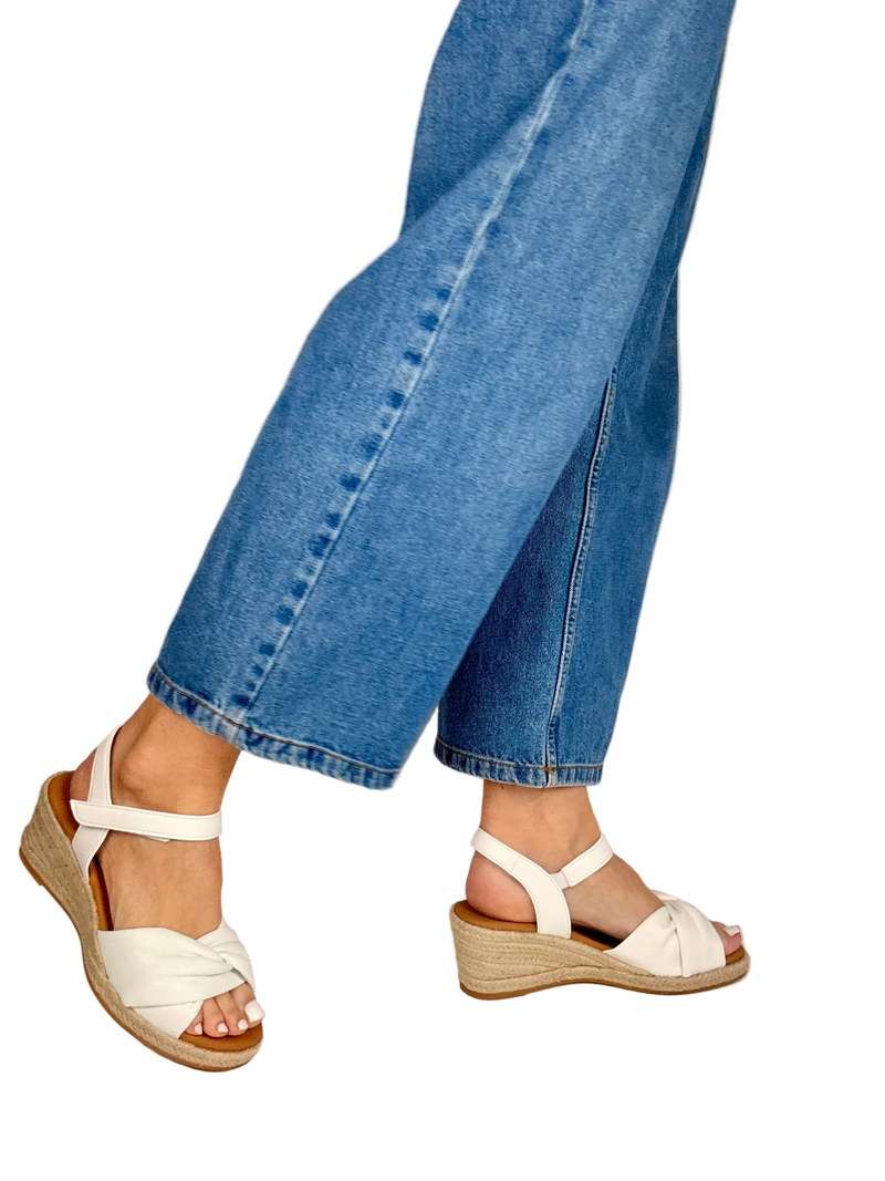 Load image into Gallery viewer, white low wedge sandals gabor