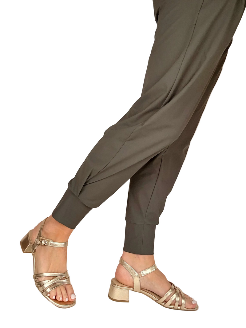 Load image into Gallery viewer, wide fit gold heels