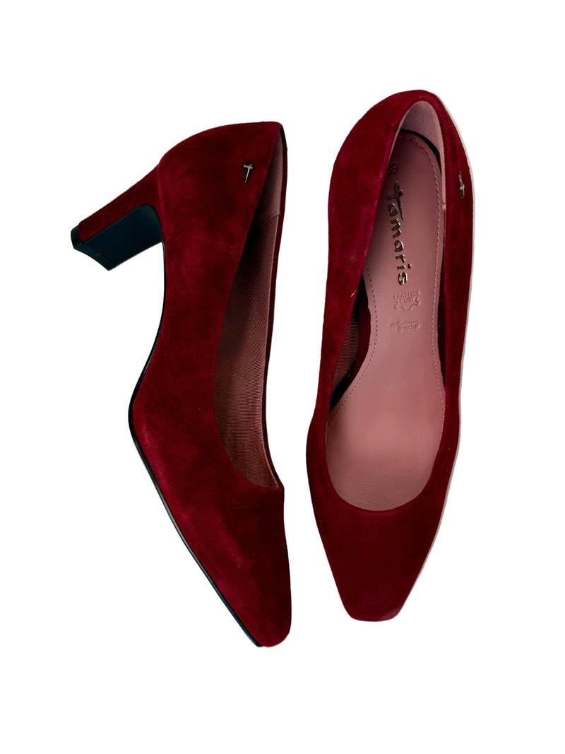 Load image into Gallery viewer, red suede heels