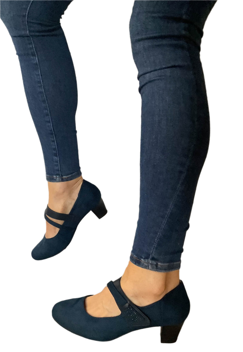 Load image into Gallery viewer, wide fitting court shoes
