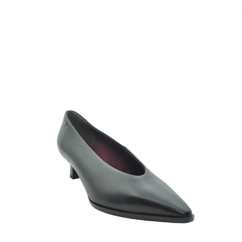 Load image into Gallery viewer, low heeled court shoes