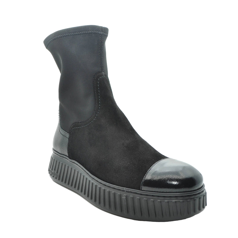 Load image into Gallery viewer, black platform boots
