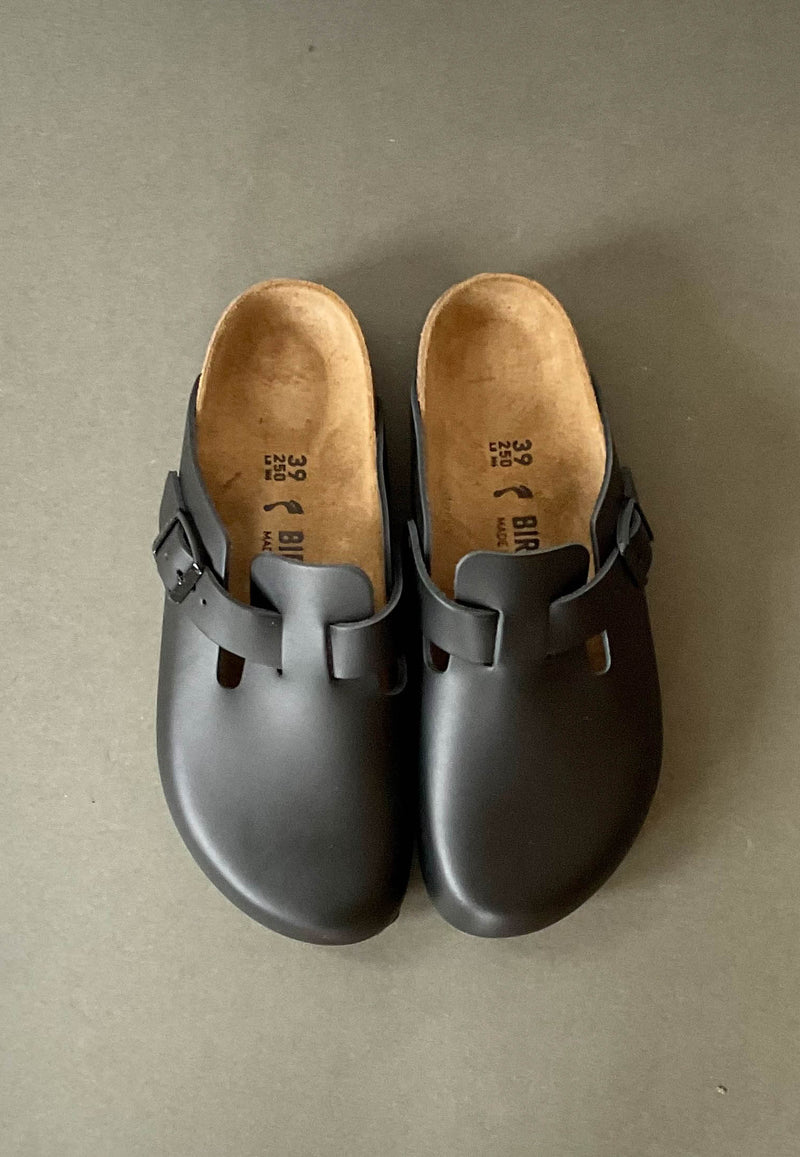 Load image into Gallery viewer, birkenstock black clogs