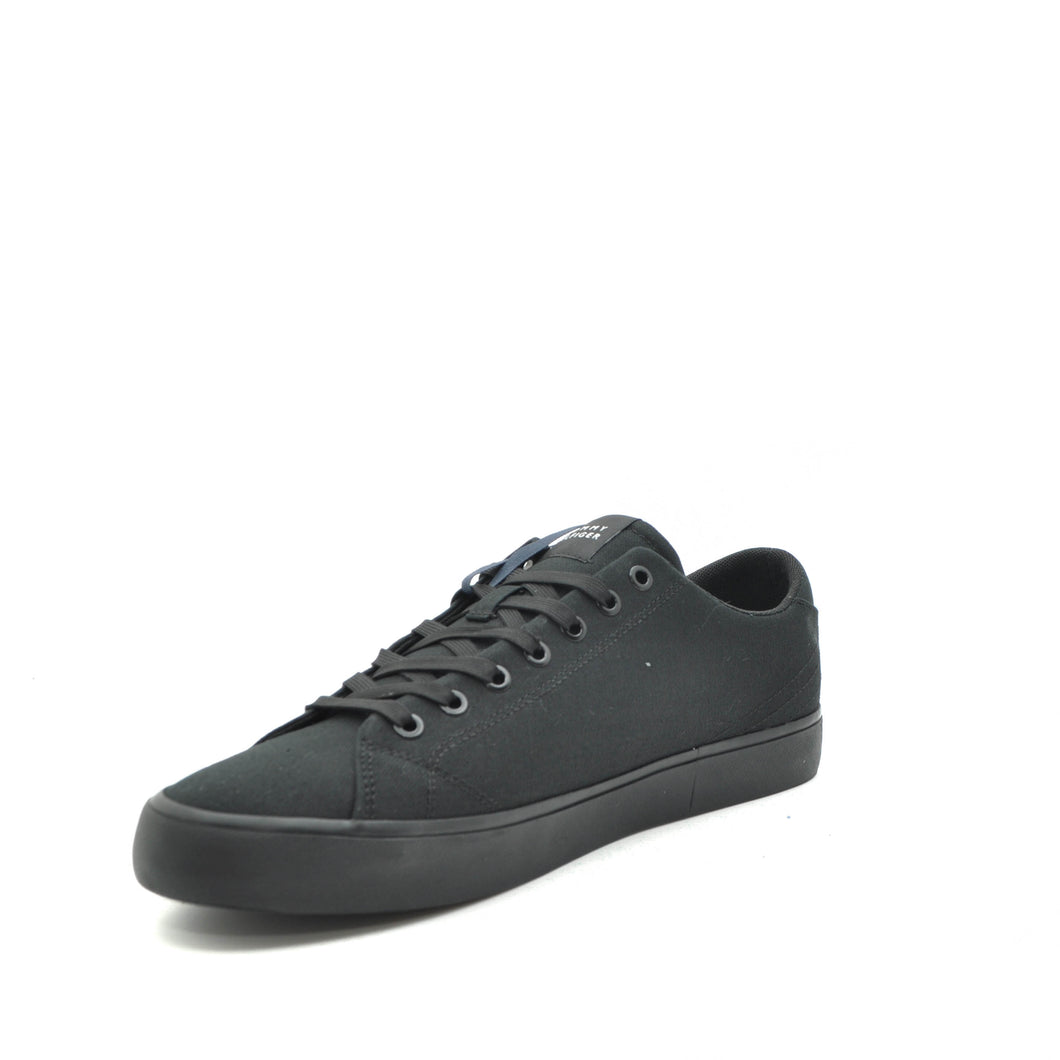 black trainers for men