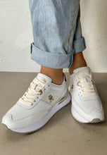 Load image into Gallery viewer, tommy hilfiger white fashion trainers