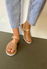 Load image into Gallery viewer, skecehers low wedge sandals