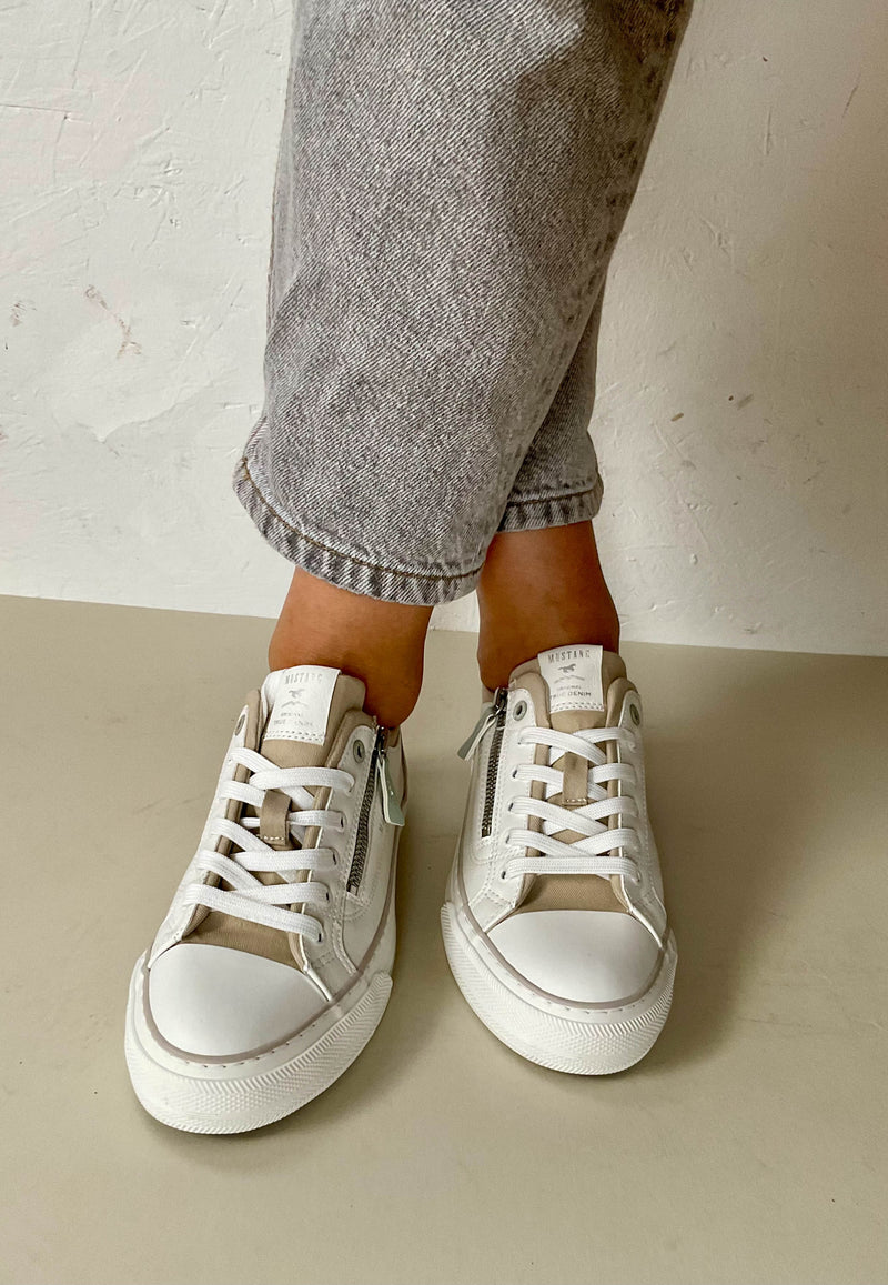 Load image into Gallery viewer, white trainers to wear with jeans
