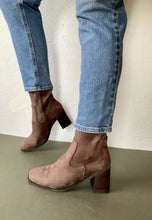 Load image into Gallery viewer, xti block taupe block heel boots