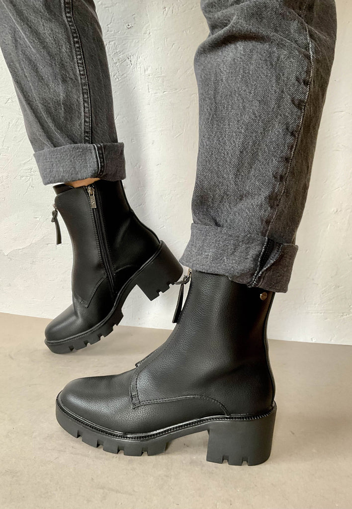 black chunky boot