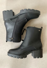 Load image into Gallery viewer, black chunky biker boots