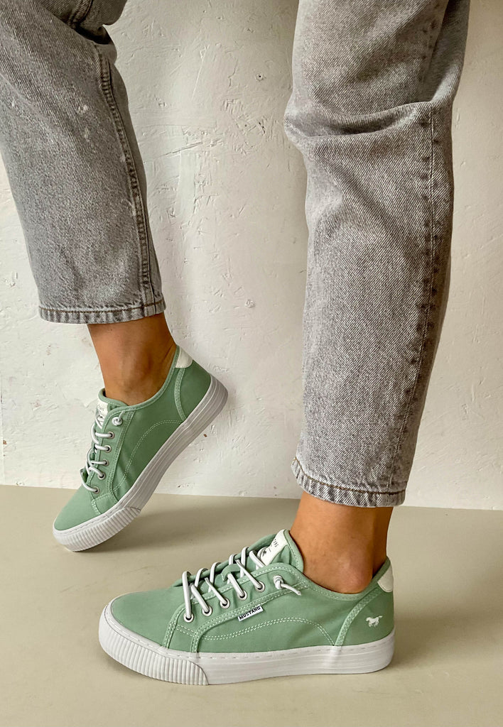 green summer trainers