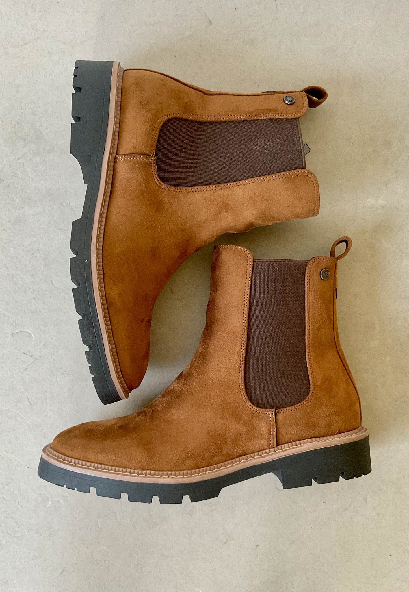 Xti deals chelsea boots