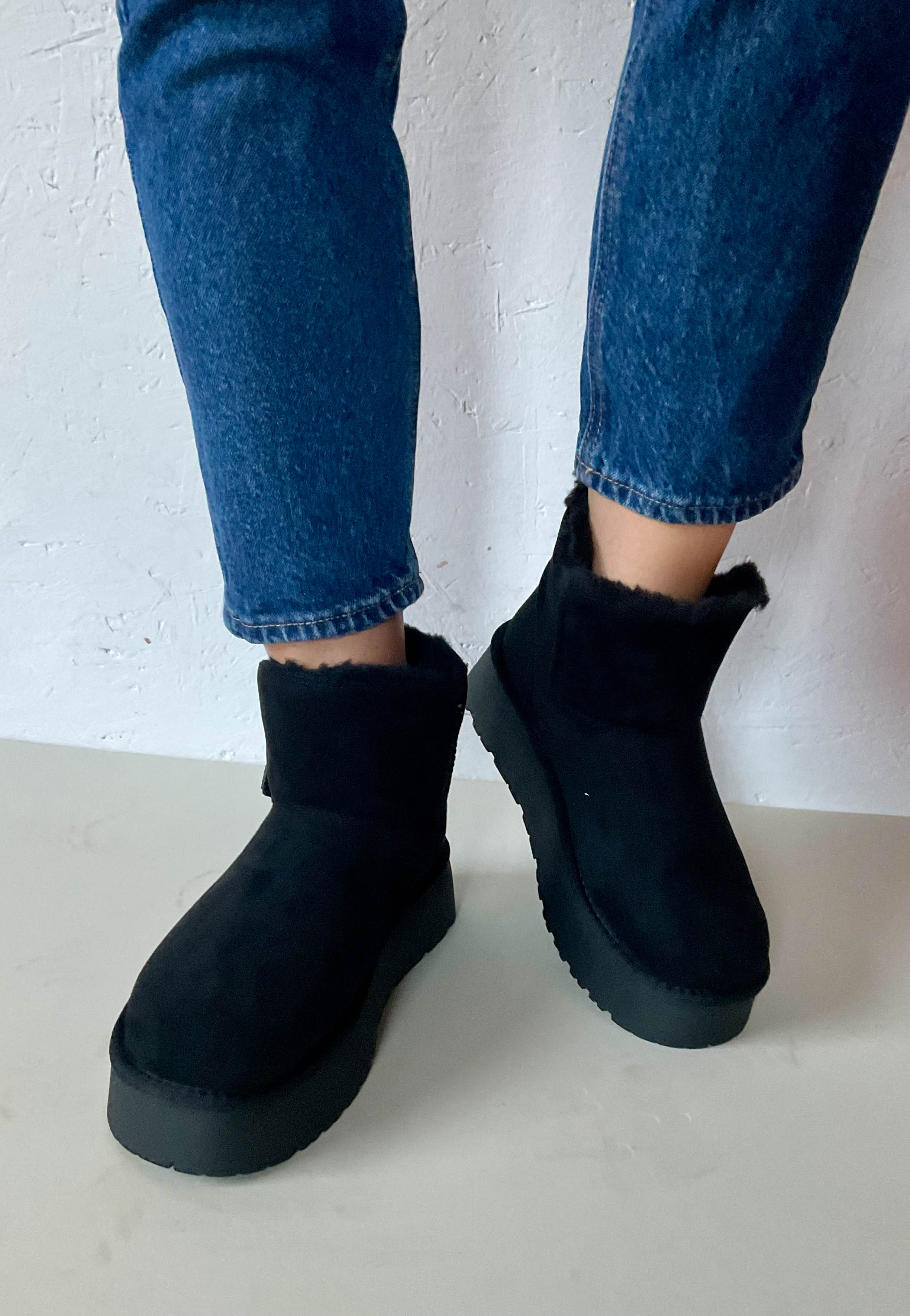 black flatform ugg boots
