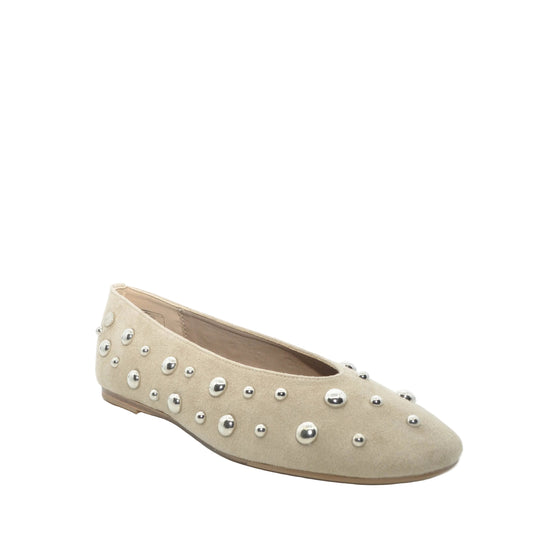 beige flat shoes