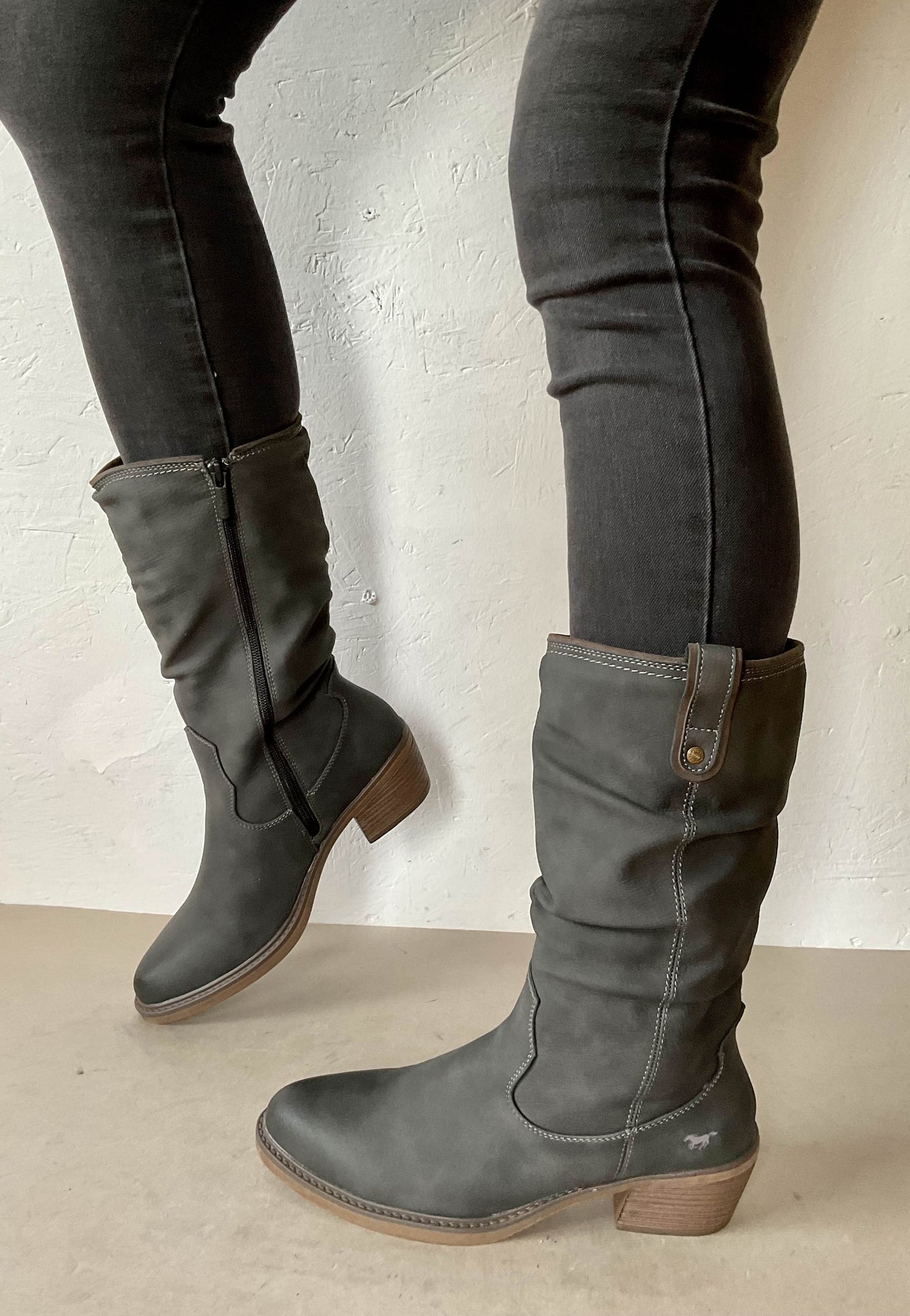 Mustang boots hotsell women's sale