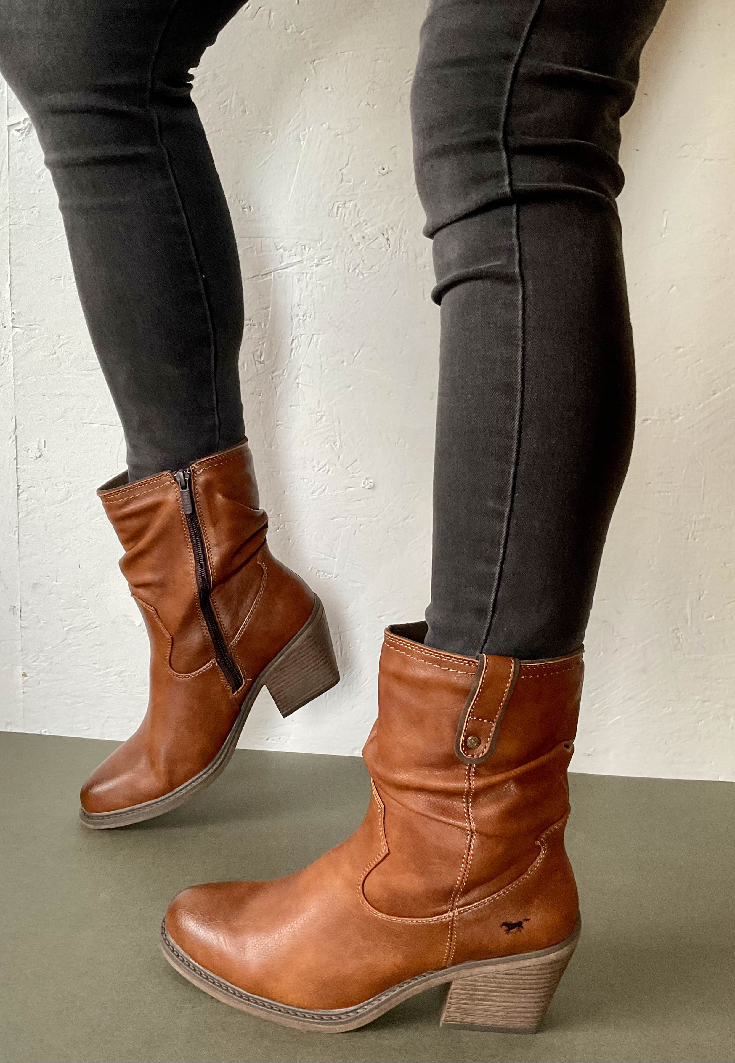 mustang tan western boots