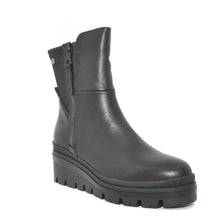 Load image into Gallery viewer, black low wedge boots