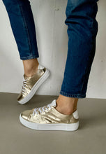 Load image into Gallery viewer, gold summer shoes