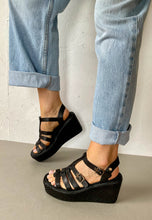 Load image into Gallery viewer, black high wedge sandals