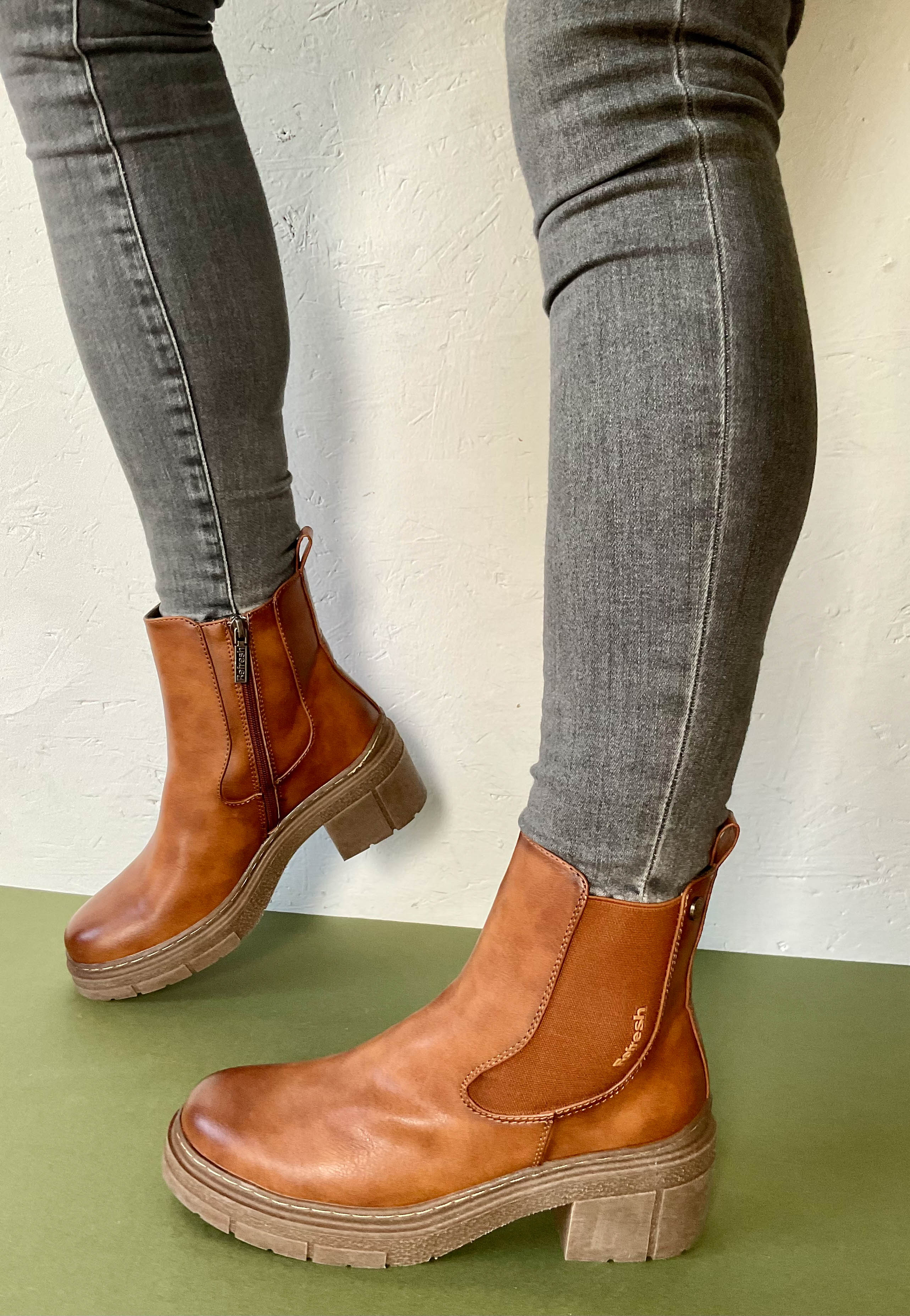 refresh block heeled boots