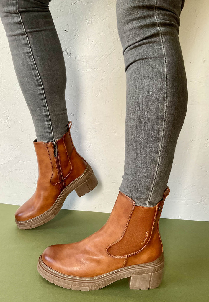 refresh block heeled boots