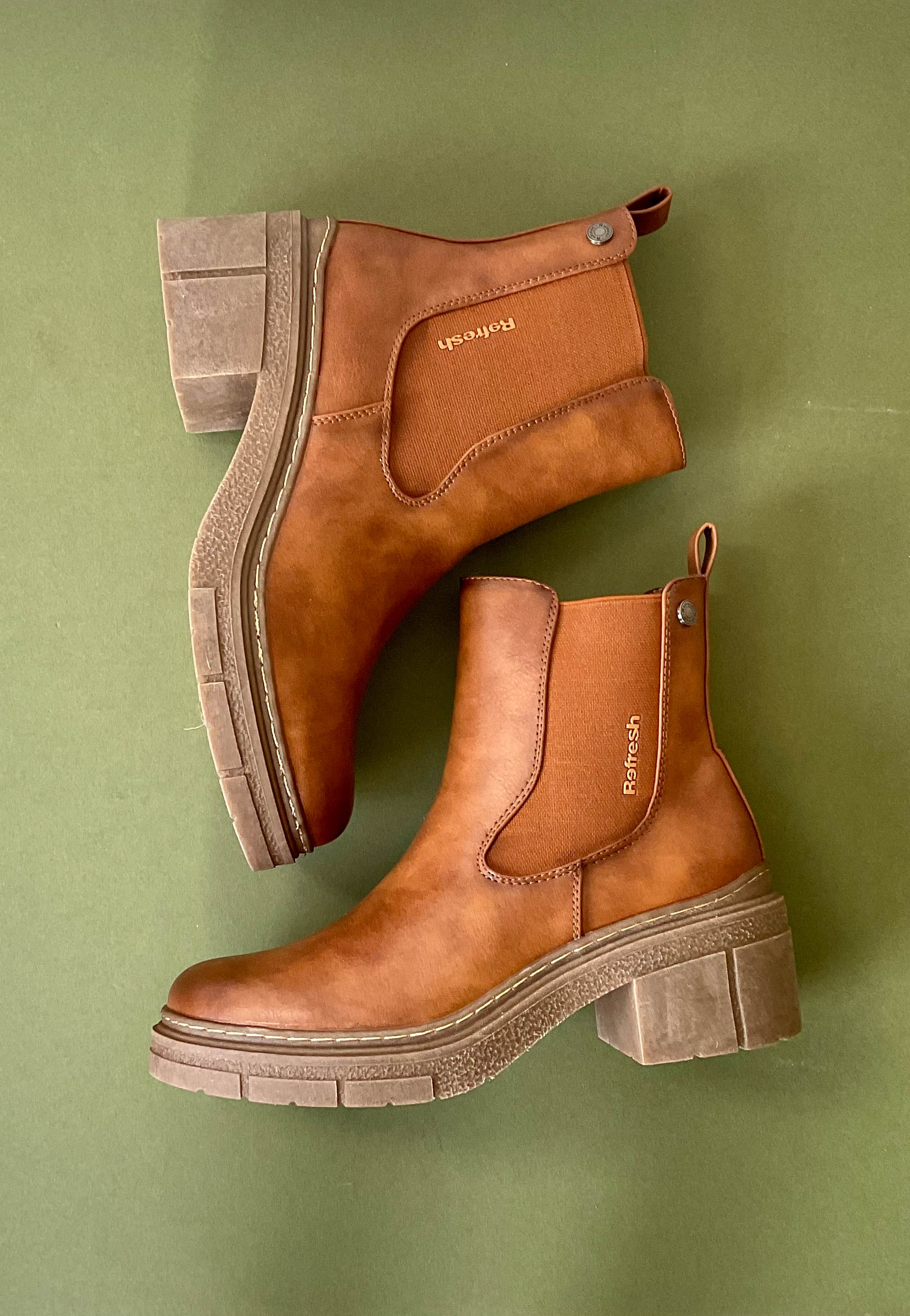 refresh brown chunky chelsea boots
