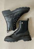 black ladies flat boots