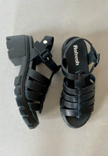 Load image into Gallery viewer, black block heel sandals