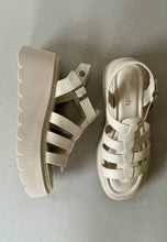 Load image into Gallery viewer, beige flatform sandals