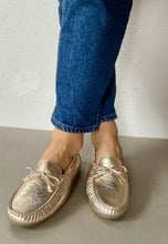 Load image into Gallery viewer, ara gold moccasins