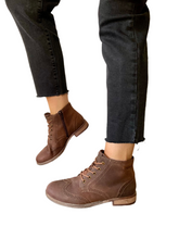 Load image into Gallery viewer, brown flat boots for women