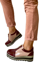 Load image into Gallery viewer, burgundy wedge shoes